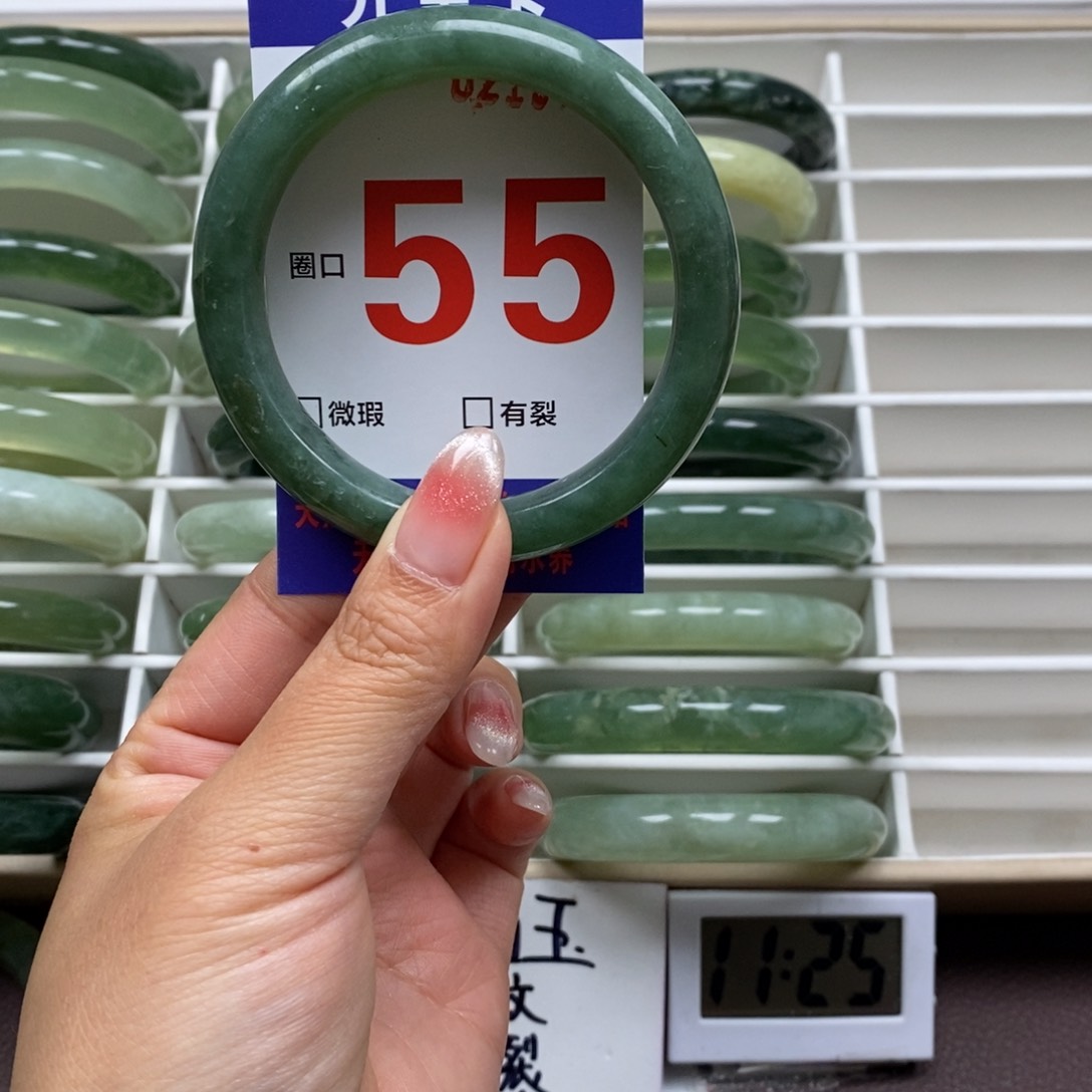 岫玉手镯未镶嵌我