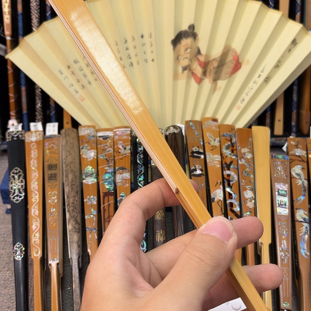 扇子纯手工制作的