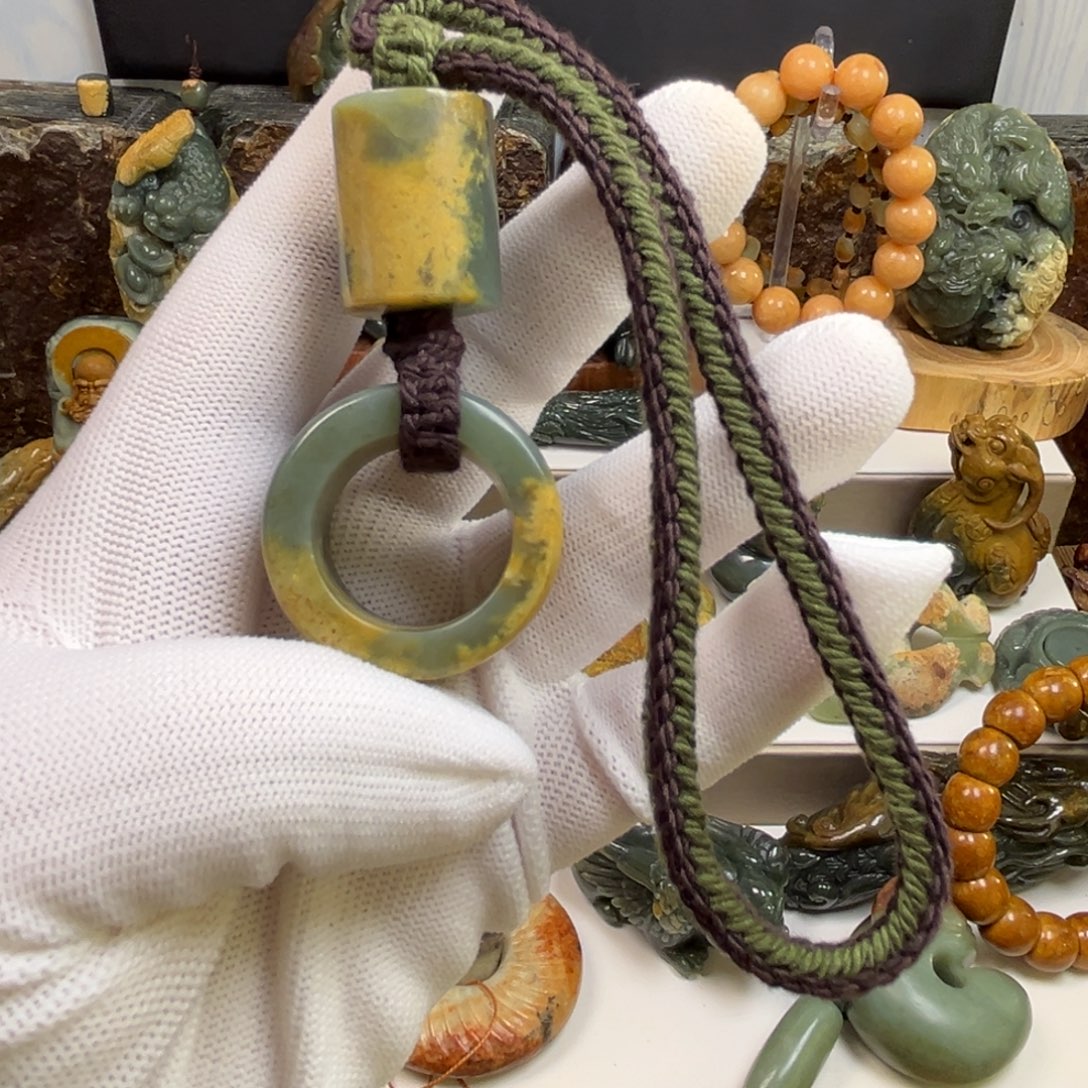 Y***2岫岩河磨玉（透闪石质玉）未镶嵌把件