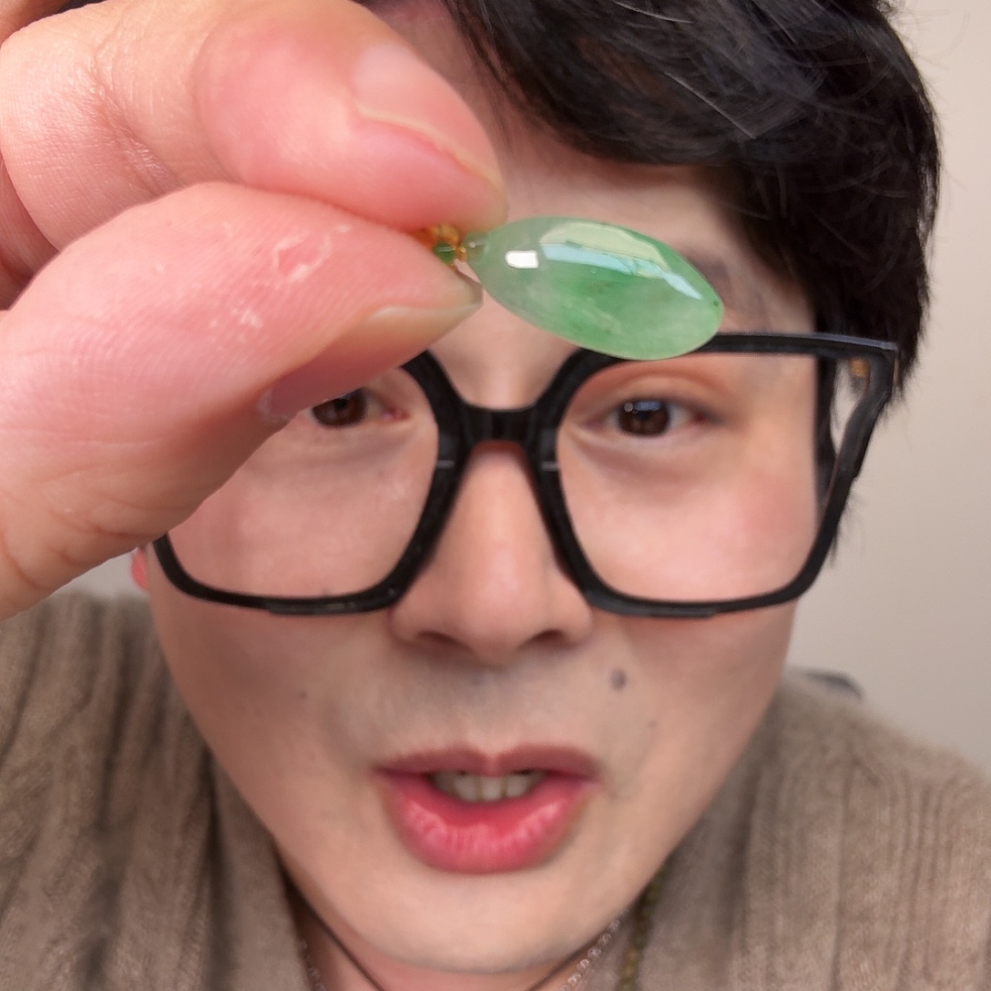 翡翠18K金镶嵌颈饰一件