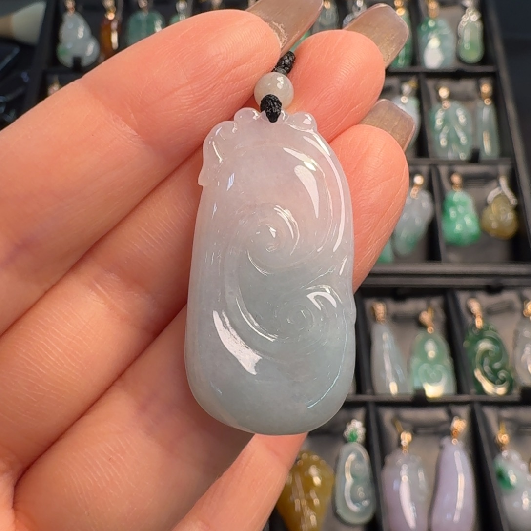 翡翠未镶嵌颈饰如意