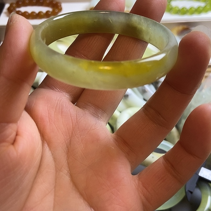 未镶嵌蛇纹石玉手镯