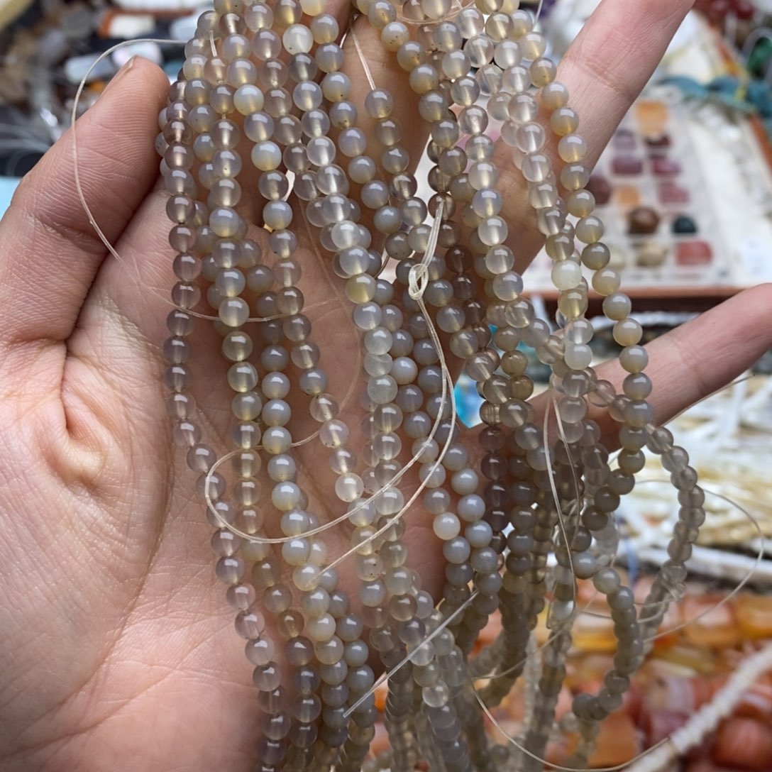 玛瑙/玉髓未镶嵌珠宝半成品一条天然4mm灰玛瑙圆珠A08