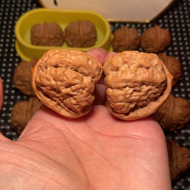 肖***坤把件文玩核桃开背超大腿