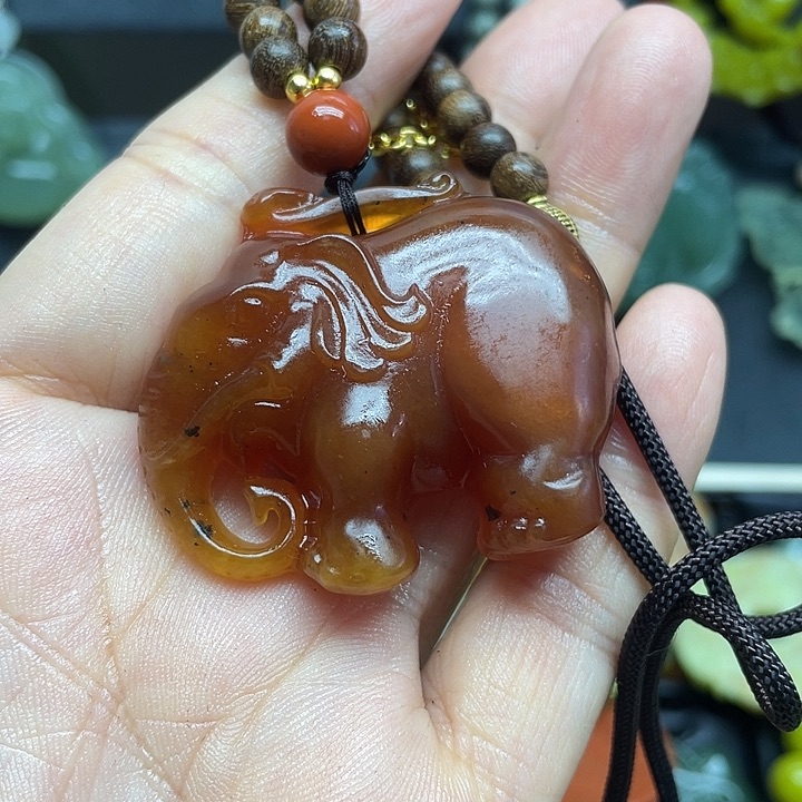 未镶嵌蛇纹石玉颈饰