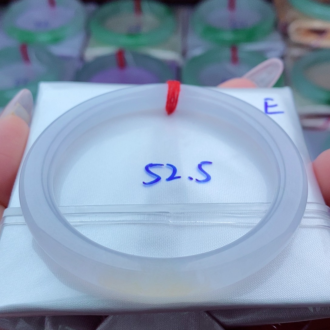 翡翠手镯（圆镯）未镶嵌冰种起光粉底带黄翡圆条