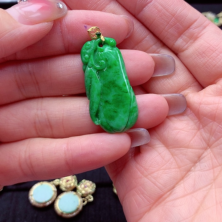翡翠颈饰18K金镶嵌翡翠