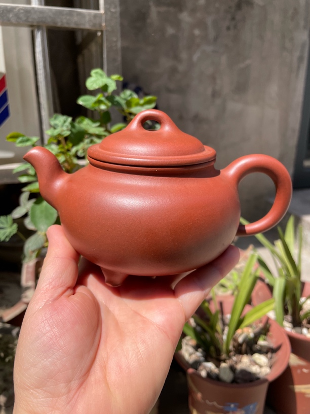 宜兴紫砂壶，清水泥三足宝鼎壶，半手工制作，容量380cc