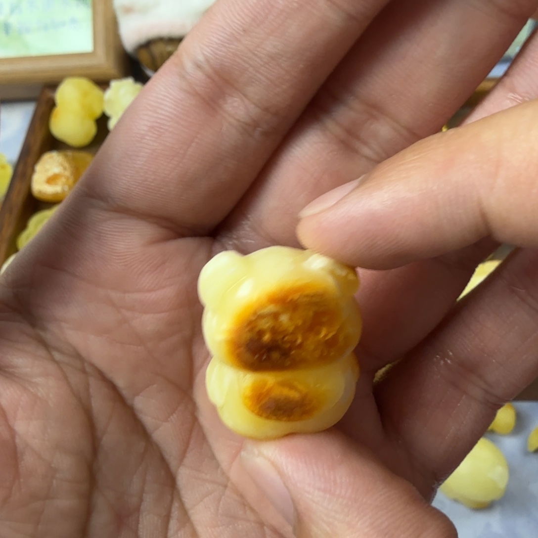 L***e琥珀未镶嵌珠宝奇石