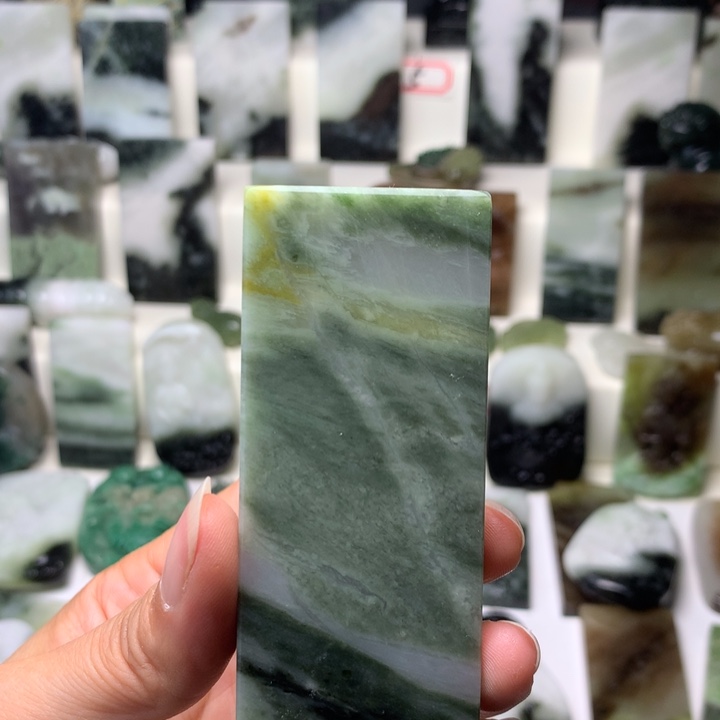 *****独山玉未镶嵌颈饰
