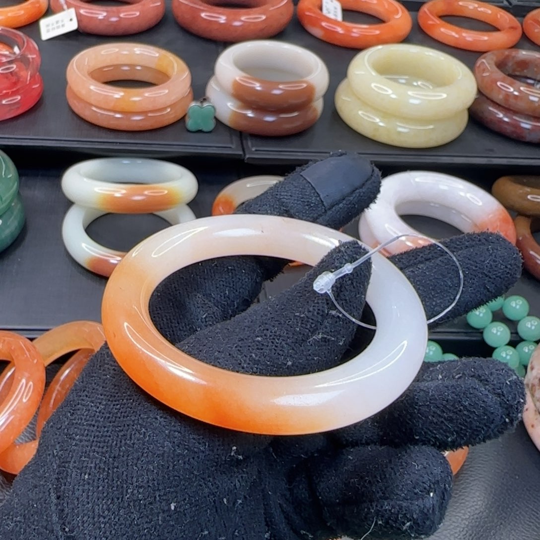 石英岩玉未镶嵌手镯