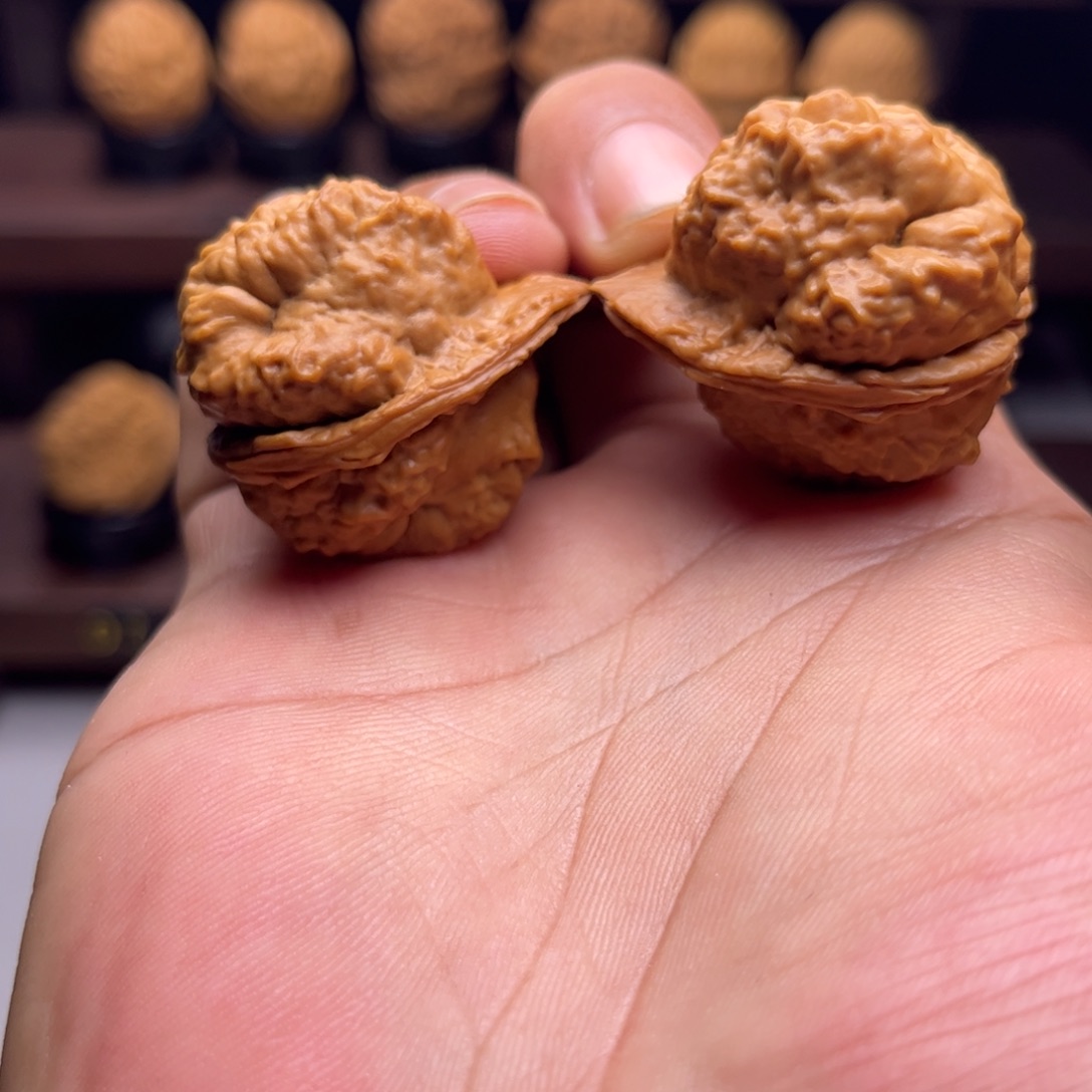 合***德把件文玩核桃羊头蟾