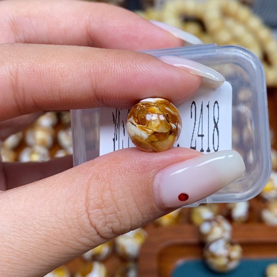 蜜蜡未镶嵌珠宝奇石2418