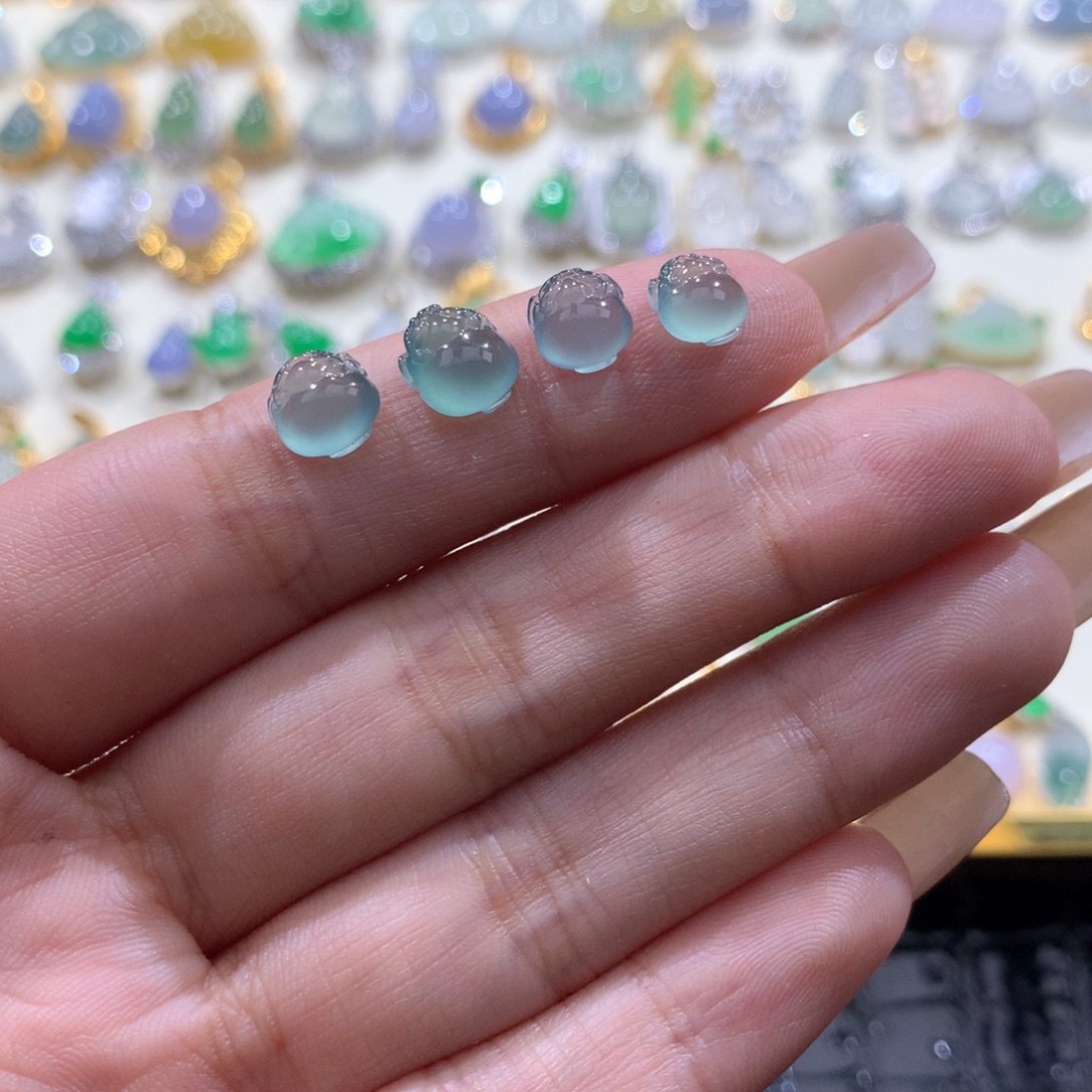 战***我翡翠未镶嵌颈饰翡翠