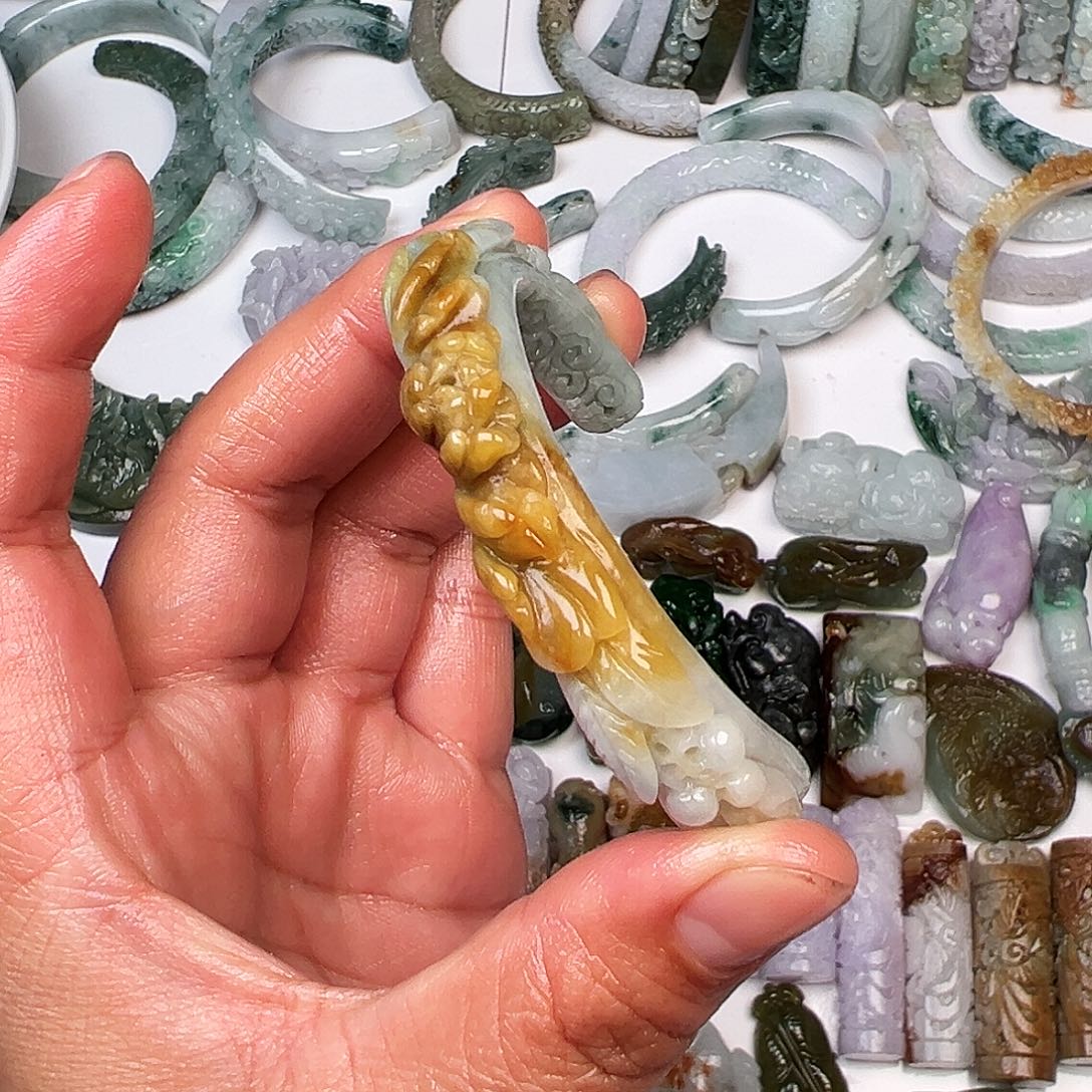 定制翡翠未镶嵌半镯