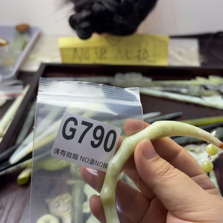 蛇纹石玉发饰合金是***谢