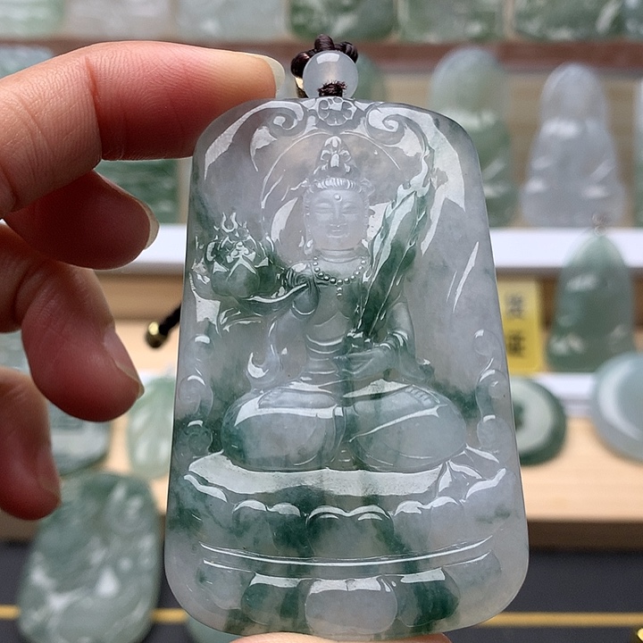 名***写翡翠未镶嵌颈饰虚空藏