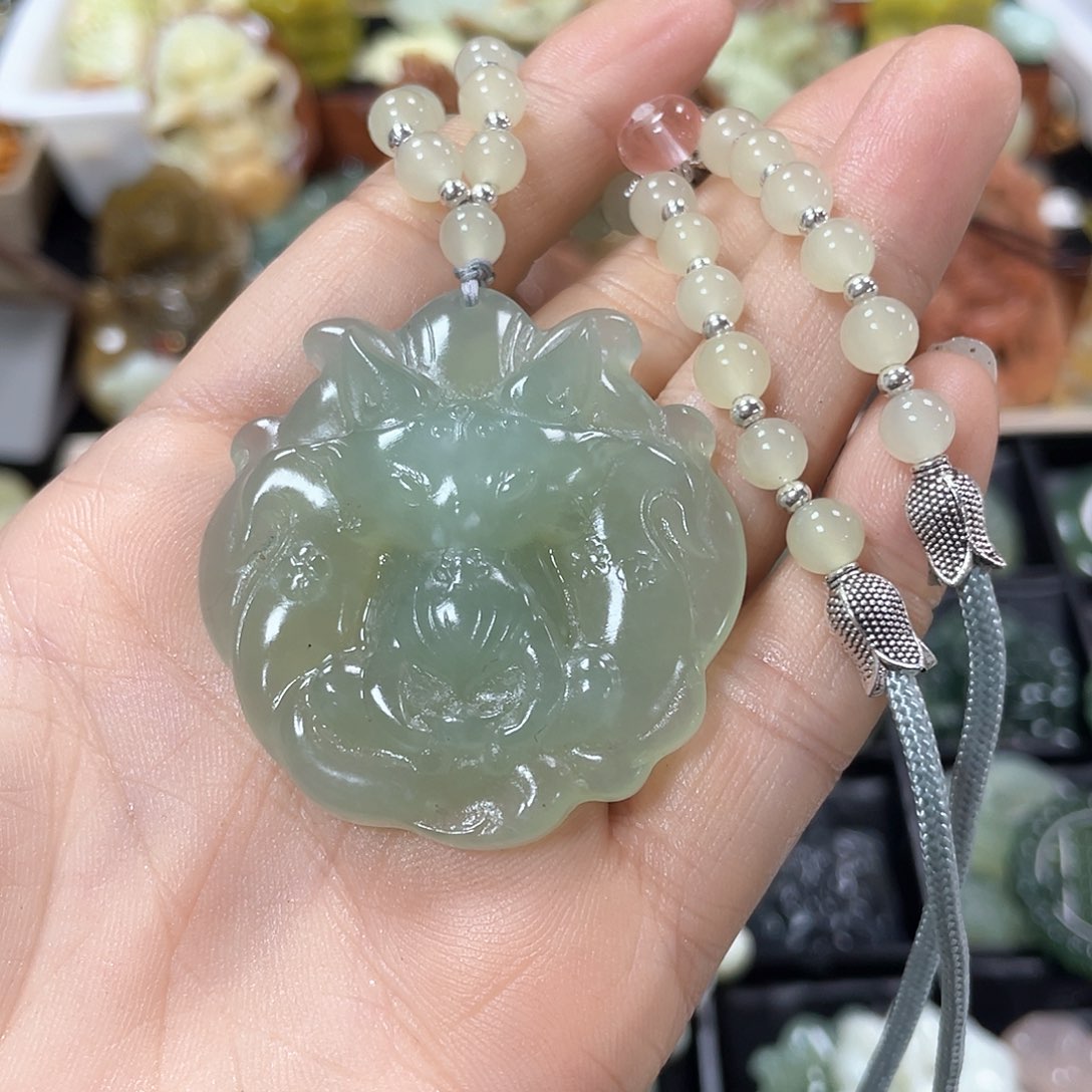 蛇纹石玉颈饰未镶嵌