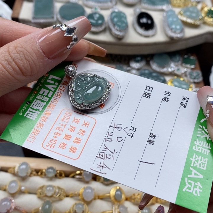 翡翠颈饰未镶嵌翡翠