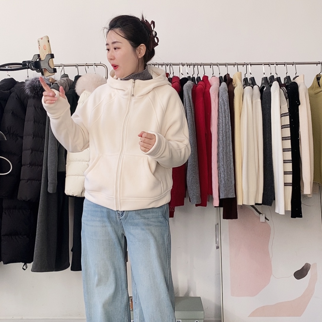 L码140斤以内白色外套