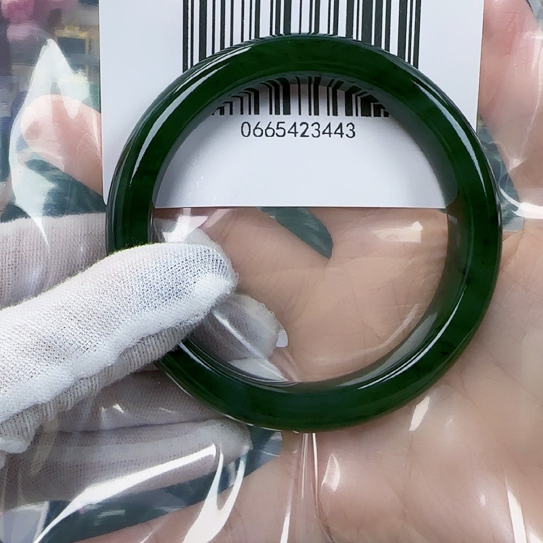 和田玉（碧玉）手镯未镶嵌62包容