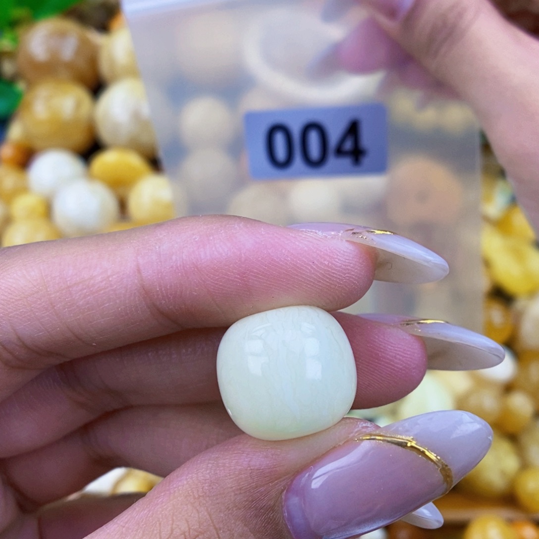 未镶嵌琥珀珠宝奇石15