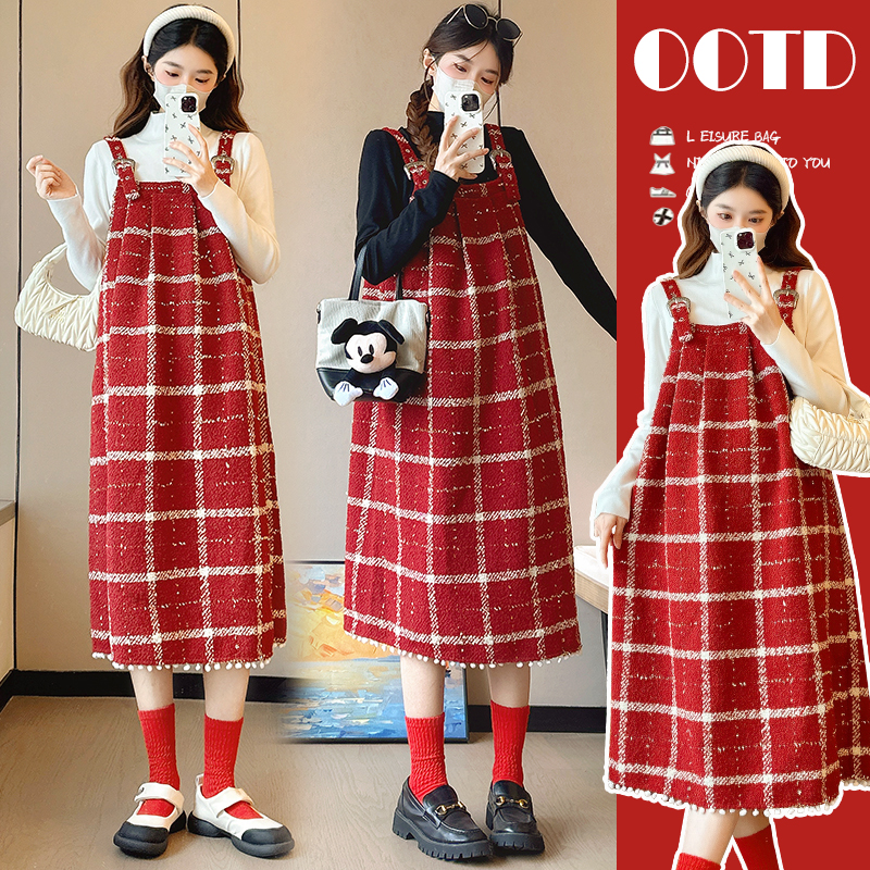 孕妇装2025秋冬新款时尚气质宽松遮肚红格毛呢背带裙两件套套装