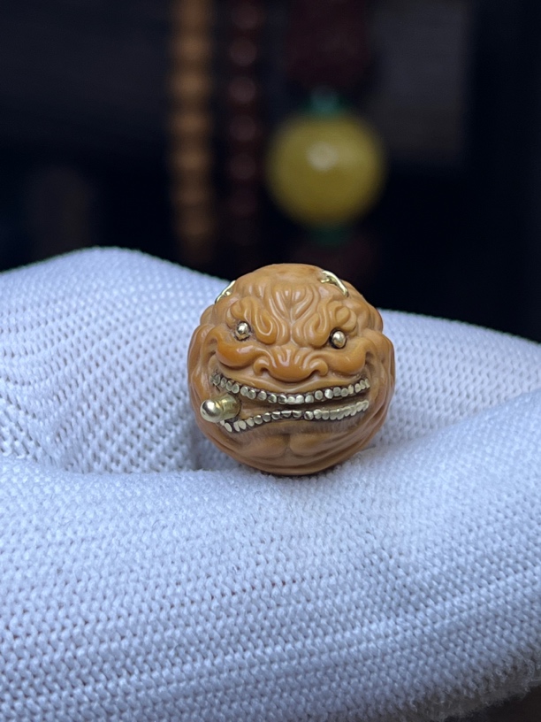 18左右小辫子烟鬼手工镶嵌猴头核桃（全品有正常封口线）