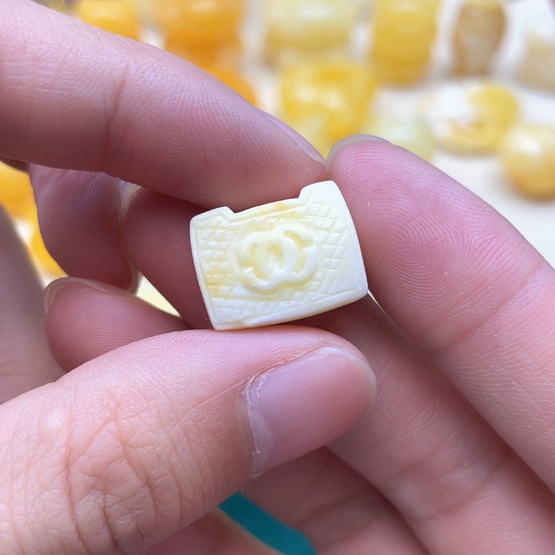 未镶嵌琥珀裸石蜜蜡