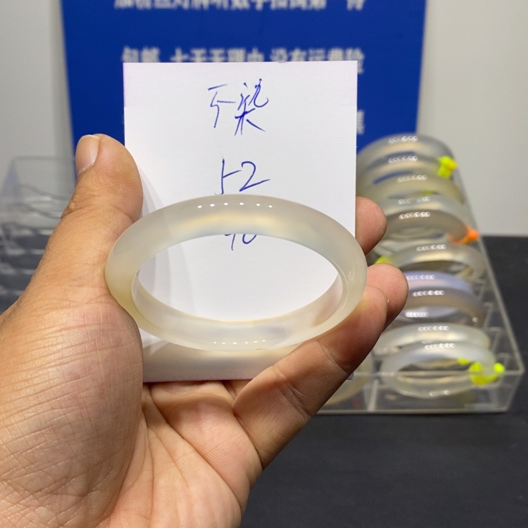 ****染玛瑙/玉髓未镶嵌手镯