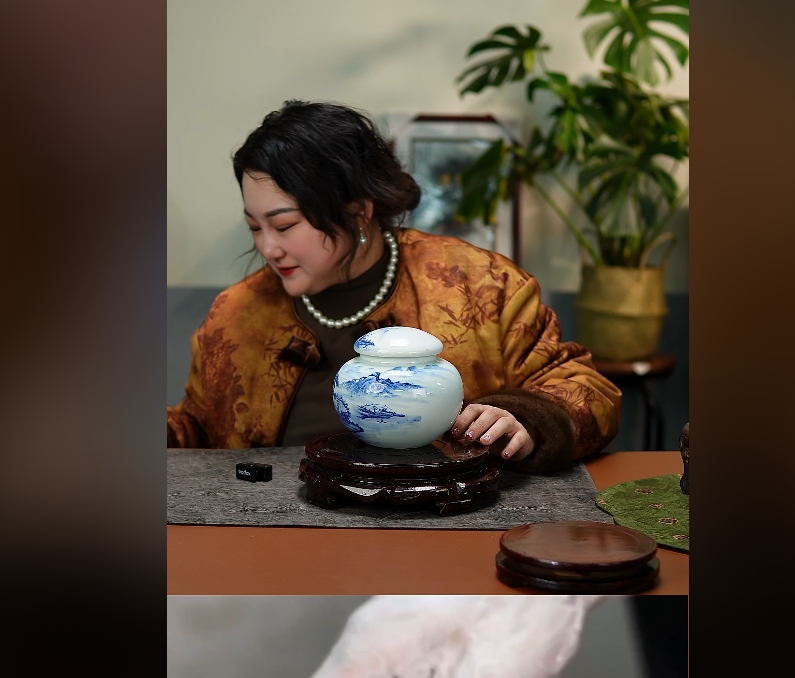 景德镇国企好瓷推荐青花山水茶叶罐094