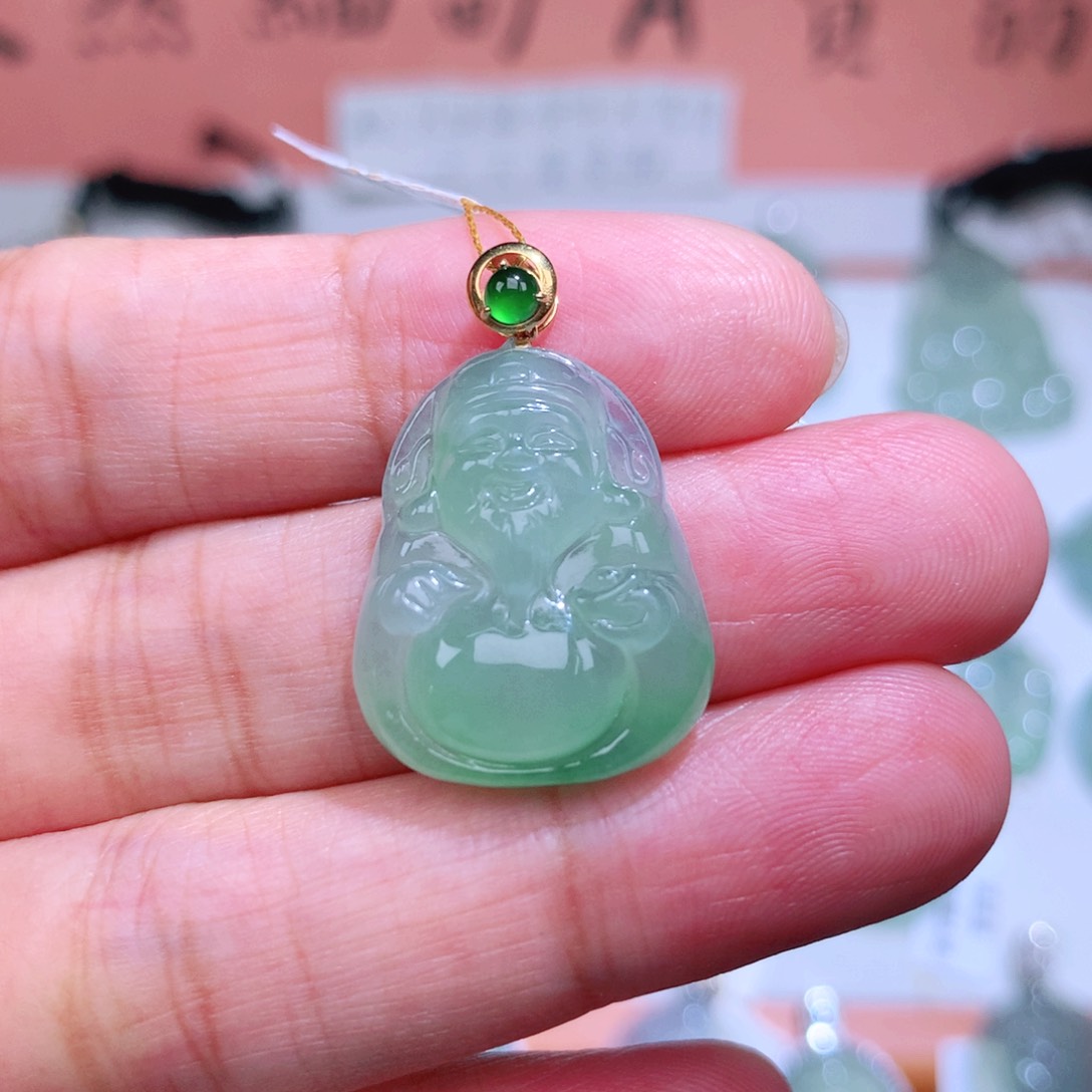 翡翠18K金镶嵌颈饰财神爷