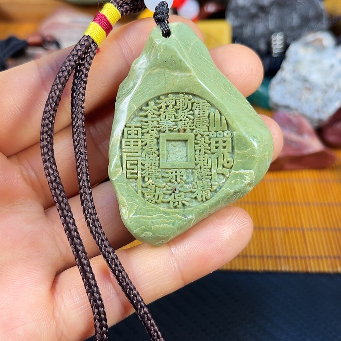 新疆戈壁石原石雕刻