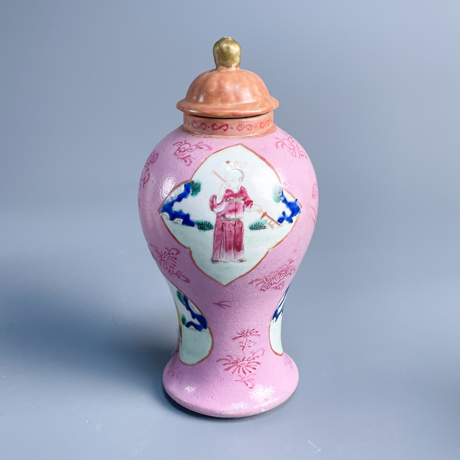 清中期胭脂地粉彩开窗人物梅瓶-M25J8003876