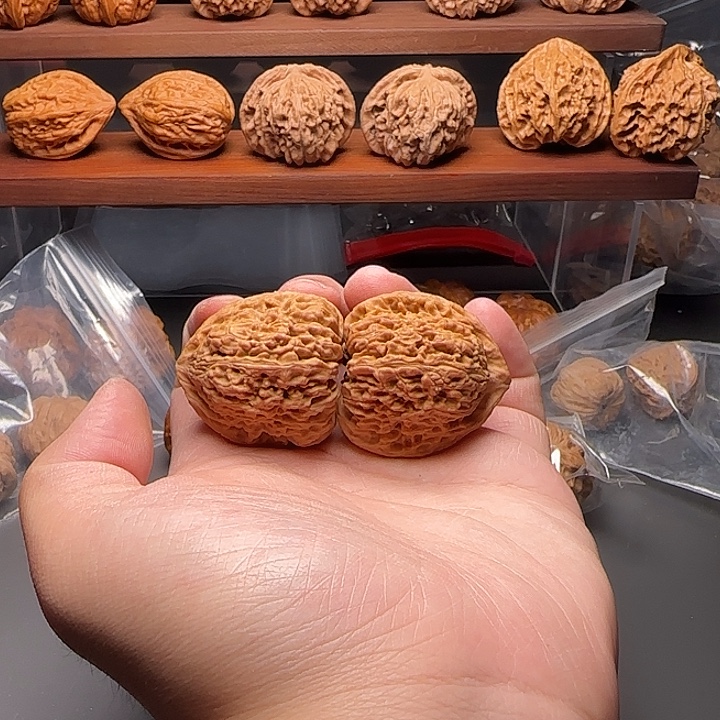 文玩核桃吊坠37三角疆