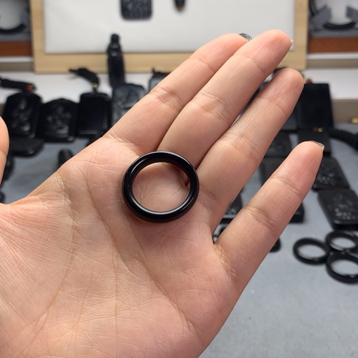 退***湖和田玉（墨玉）未镶嵌戒圈19mm