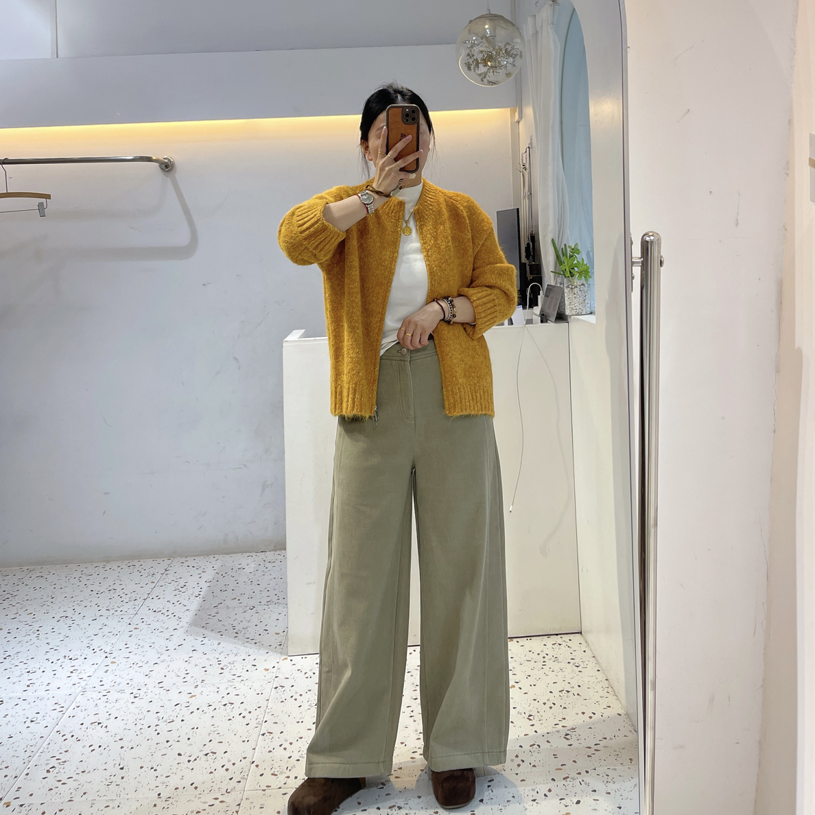 新款加绒显瘦卡其色阔腿牛仔裤8555