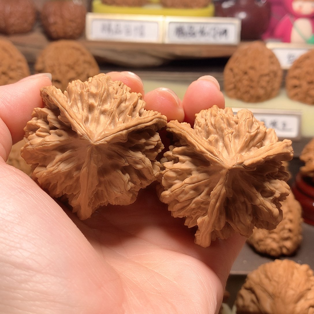 文玩核桃吊坠帝王三棱正本48全品毕业