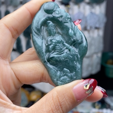 翡翠颈饰未镶嵌翡翠