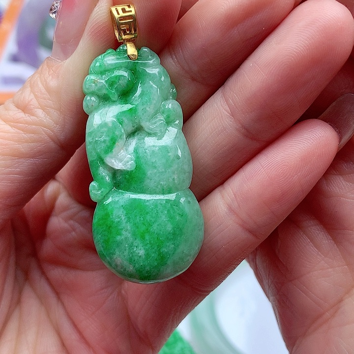 翡翠颈饰18K金镶嵌翡翠