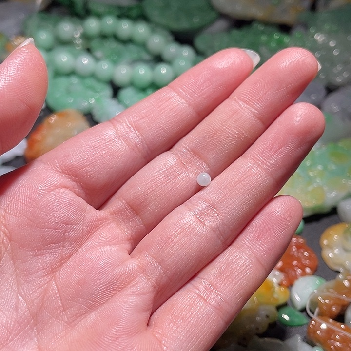 颈饰未镶嵌翡翠吾*天