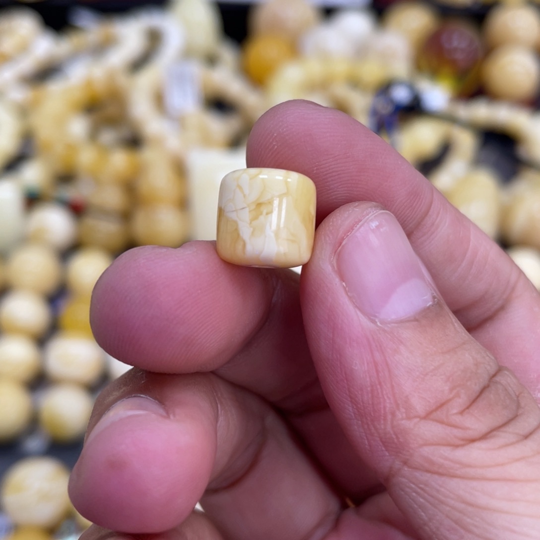 未镶嵌琥珀珠宝奇石10.3*10mm瑕疵福利款