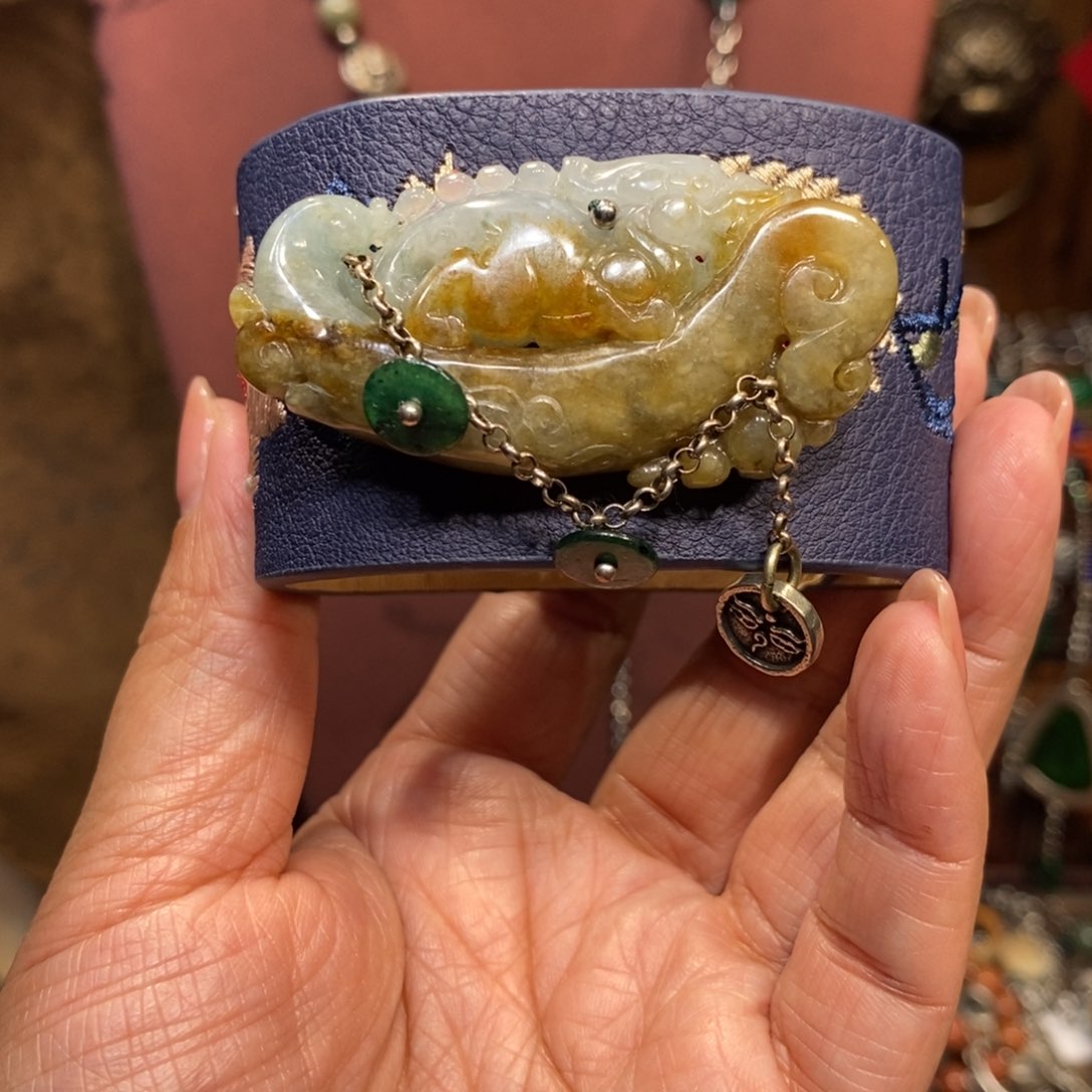 翡翠吊坠(赠链)未镶嵌