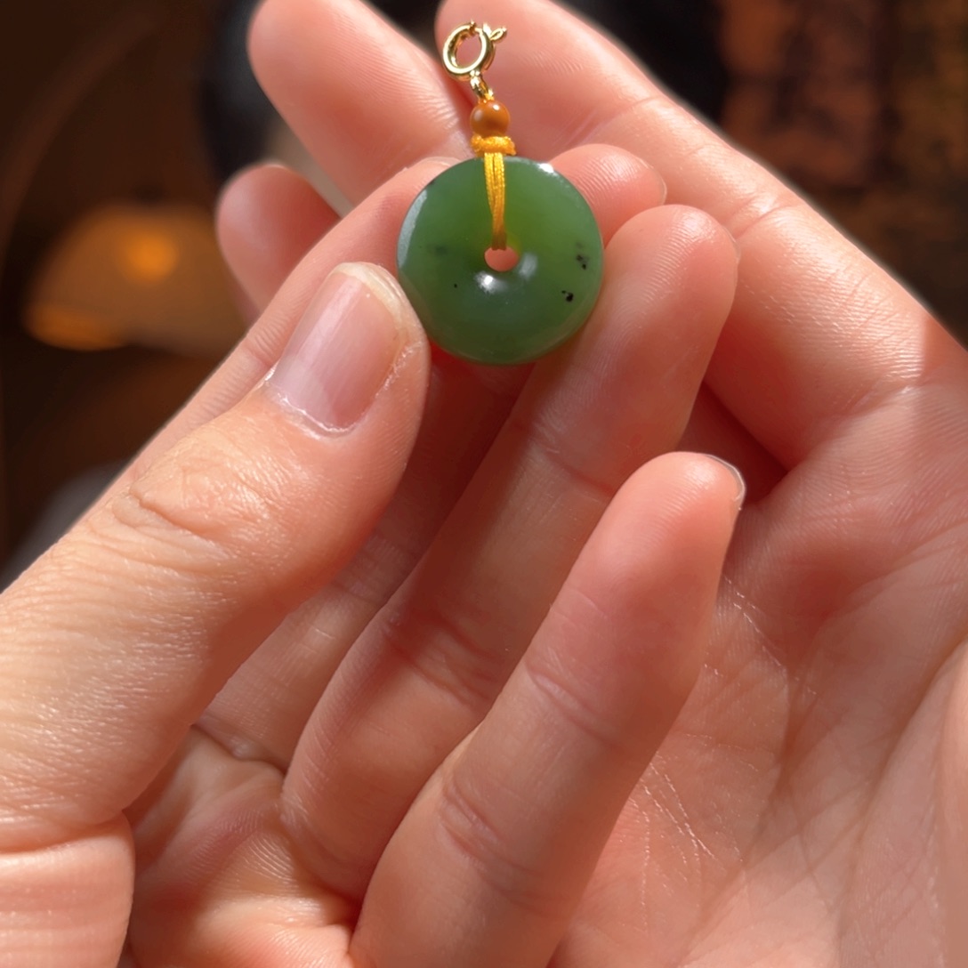 吊坠(不含链)未镶嵌和田玉乌兰海扣子有矿点80