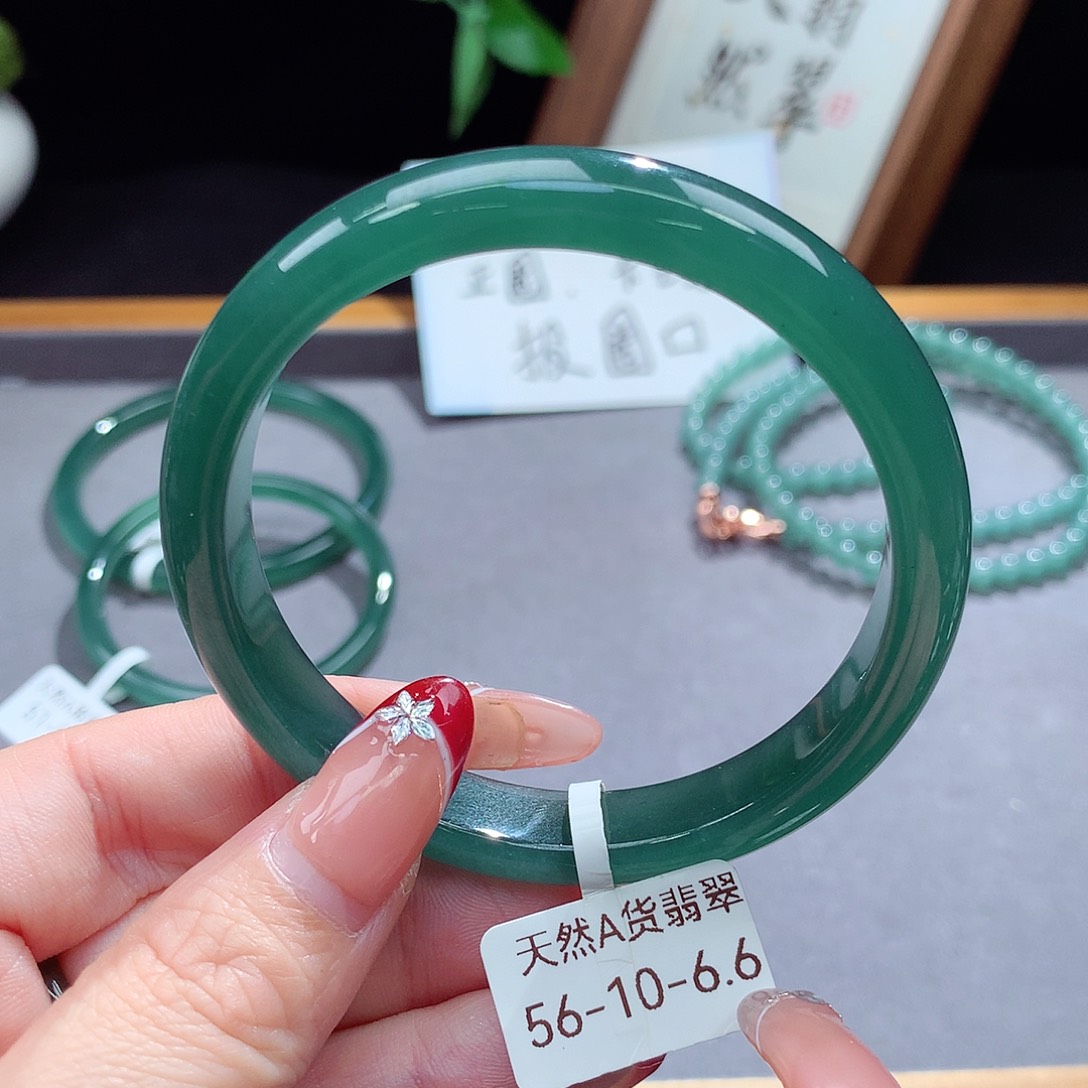 翡翠手镯（圆镯）未镶嵌