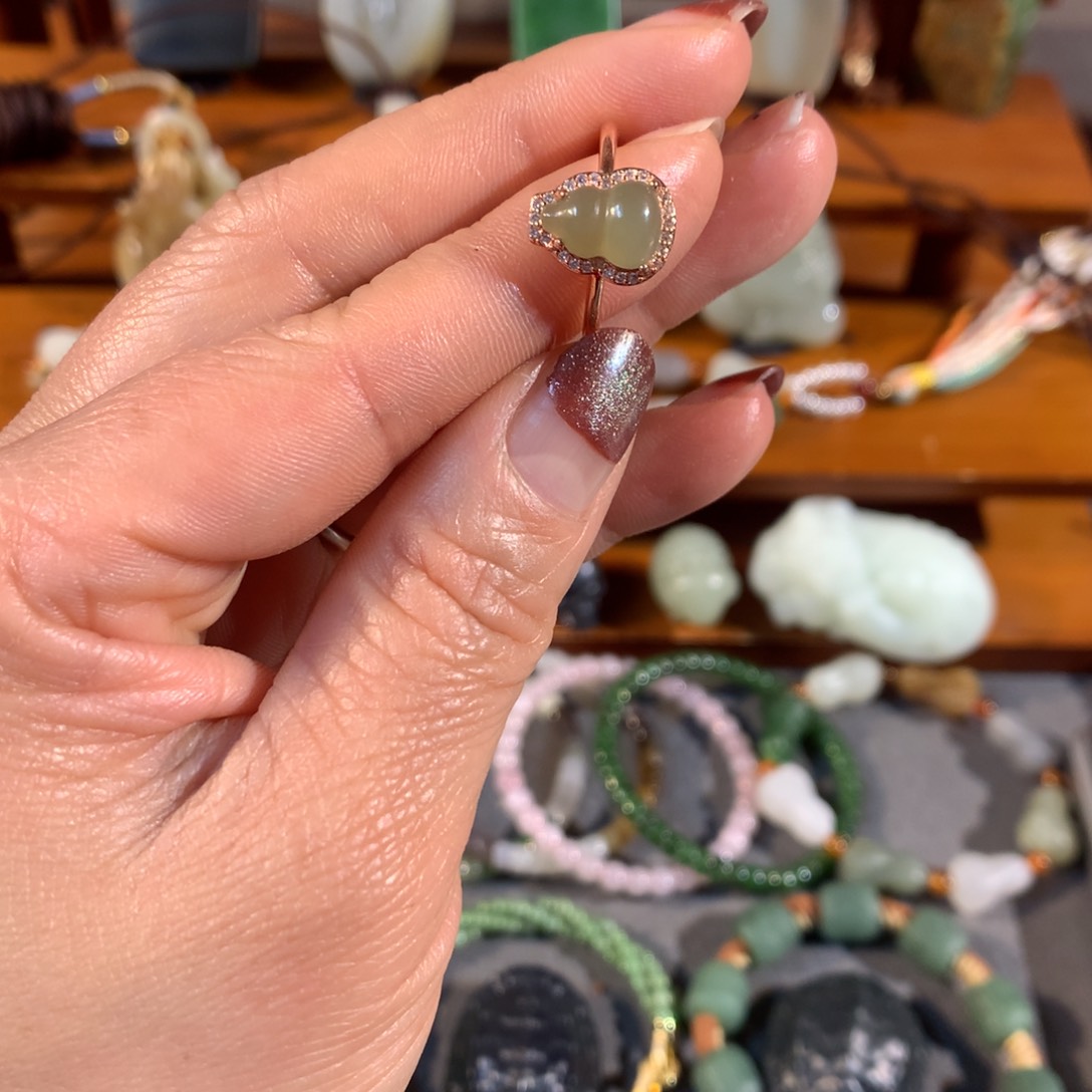 和田玉（糖玉）颈饰未镶嵌