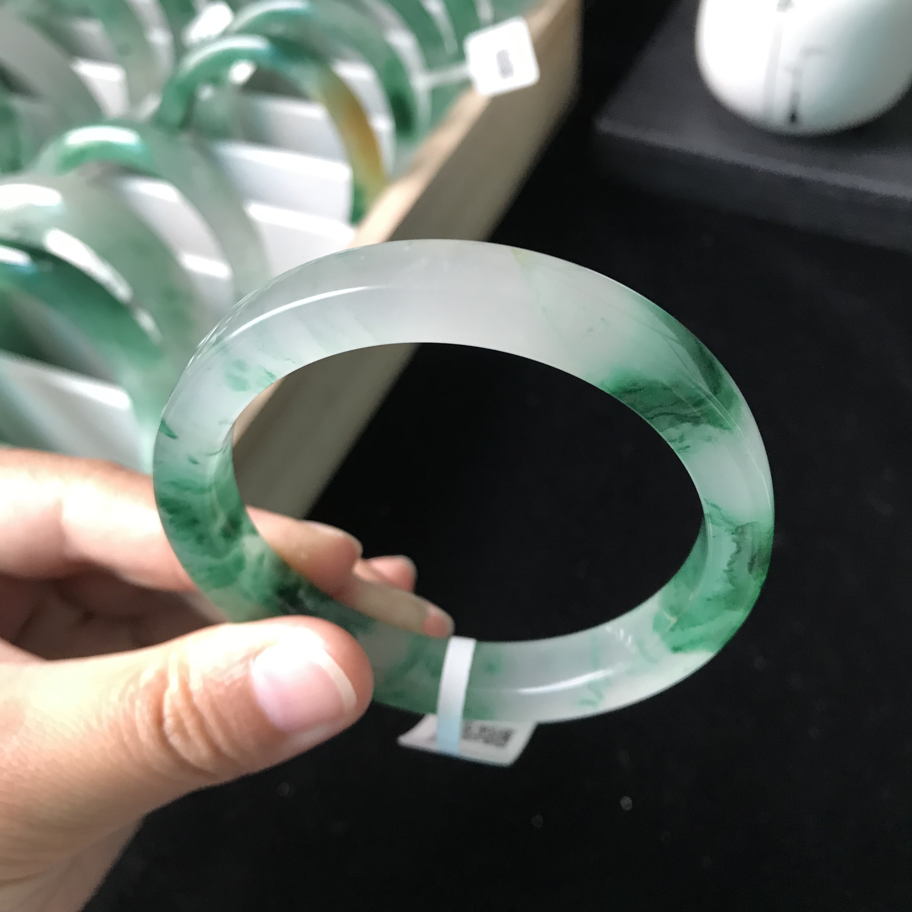 非洲翠两耳挂翠高冰飘花方镯圈口52.0宽8.4mm厚6.7mm