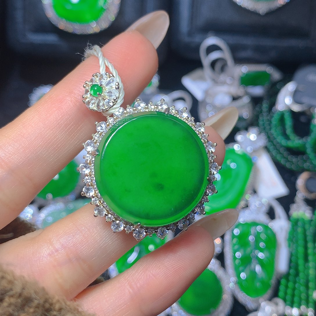 翡翠颈饰银S925镶嵌翡翠