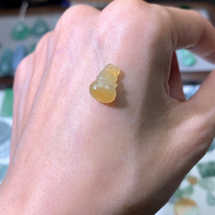 翡翠颈饰未镶嵌宝盆