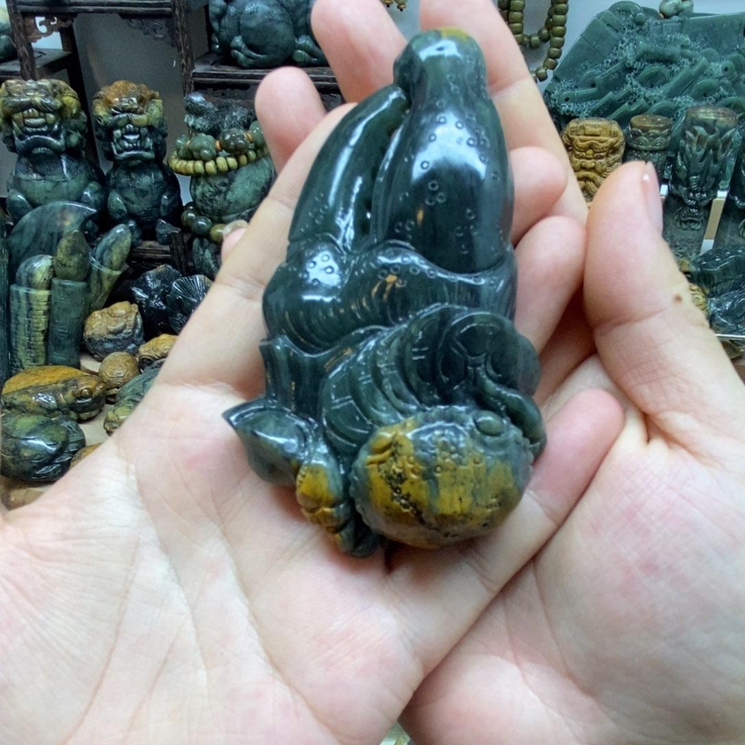 未镶嵌岫岩河磨玉（透闪石质玉）把件一***?